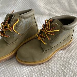 Timberland Women's Nellie Chukka, Waterproof | Lt. Green Nubuck | Size 8.5